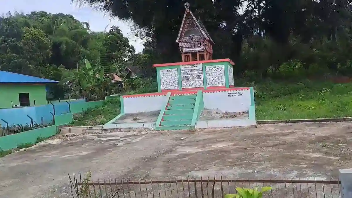 Kuburan Kristen Batak Rumah Adat Elegan