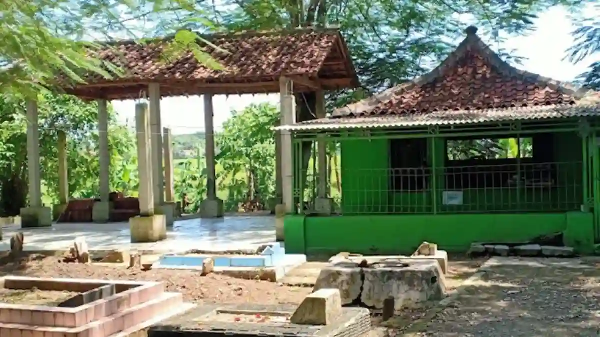 Makam Embah Buyut Eyang Lurah Surtinem