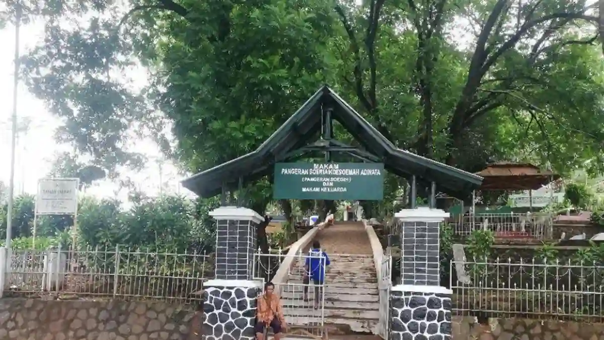 Makam Pangeran Soeria Koesoemah Adinata