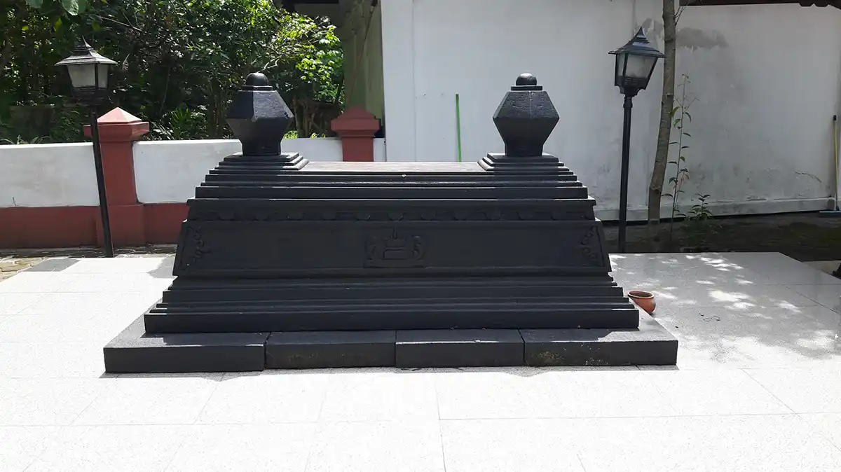 1. Makam Panembahan Ronggo Jumeno