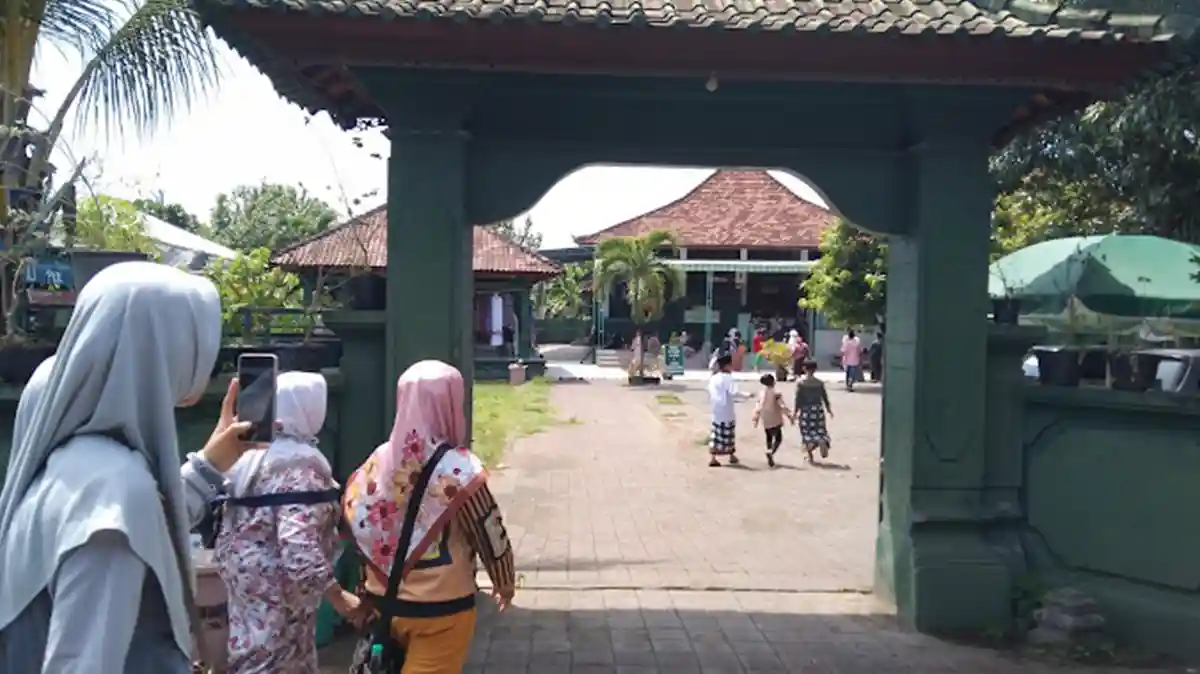 Fasilitas di Makam Habib Ali Bafaqih Bali