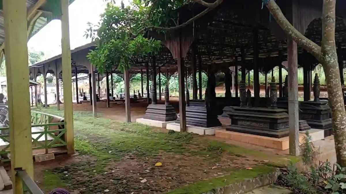 Kompleks Makam Raja Tenggarong