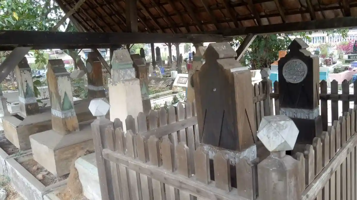 Makam Aulia dan Habaib Telaga Sewidak