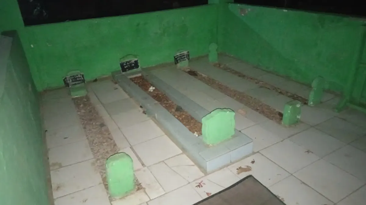 Makam Mbah Kiai Ilyas Sayyudan