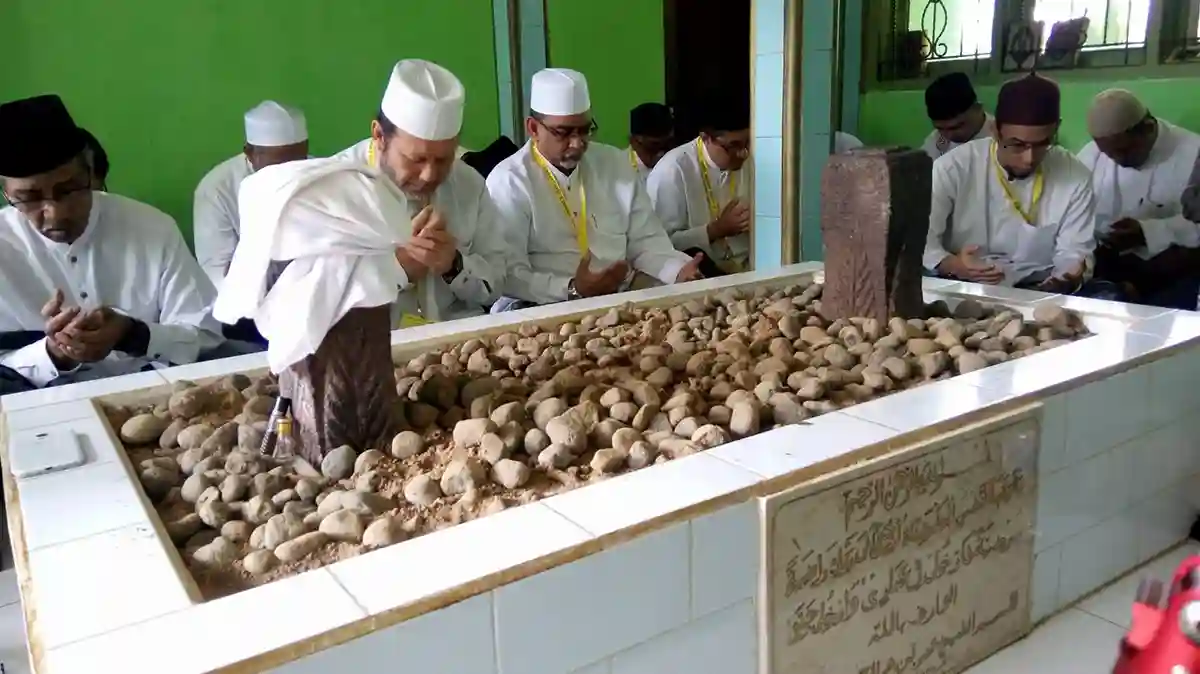 Makam Syekh Izzuddin Ahmad Suhaimi