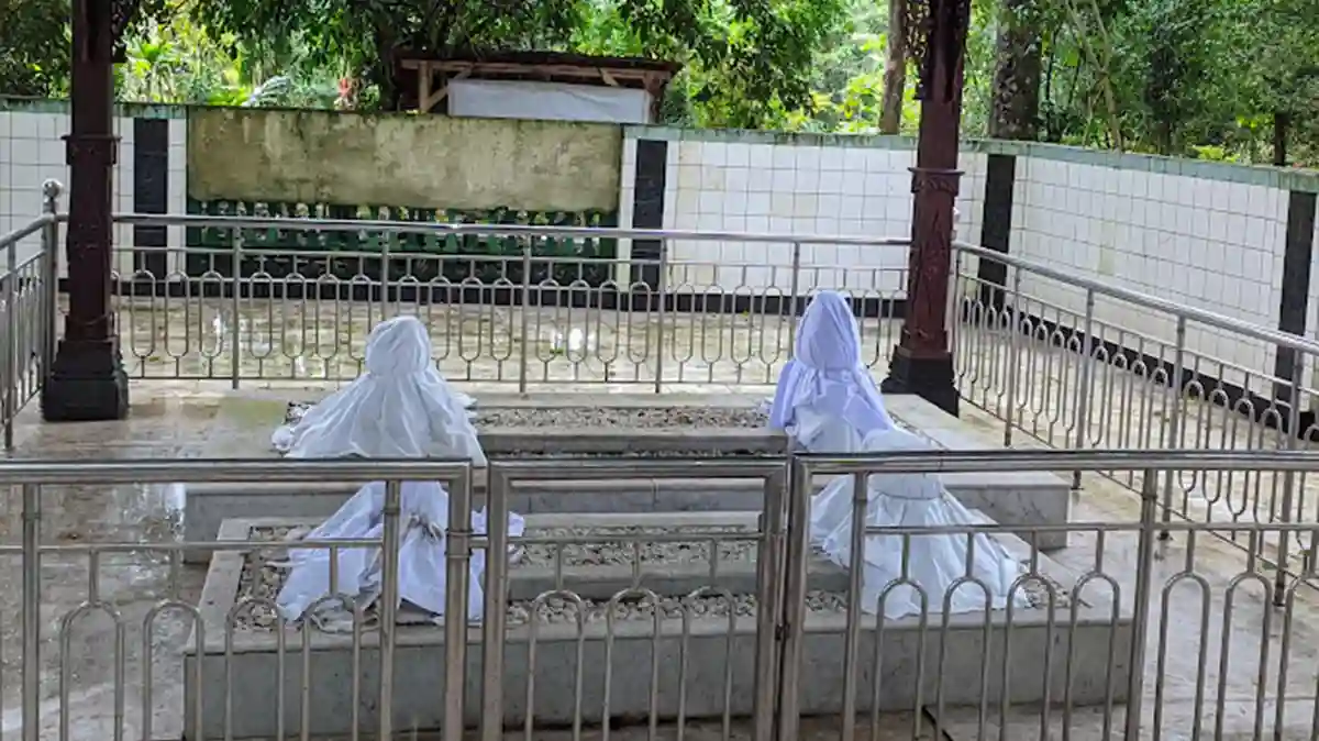 Makam Syekh Maulana Manshuruddin Cikadueun