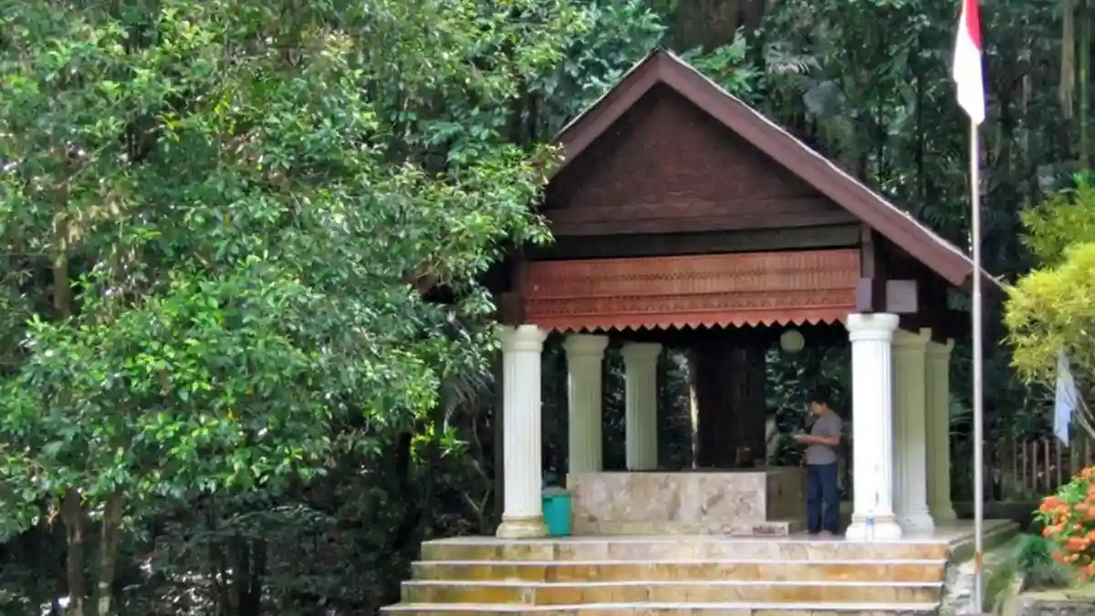 Makam Teuku Umar Johan Pahlawan