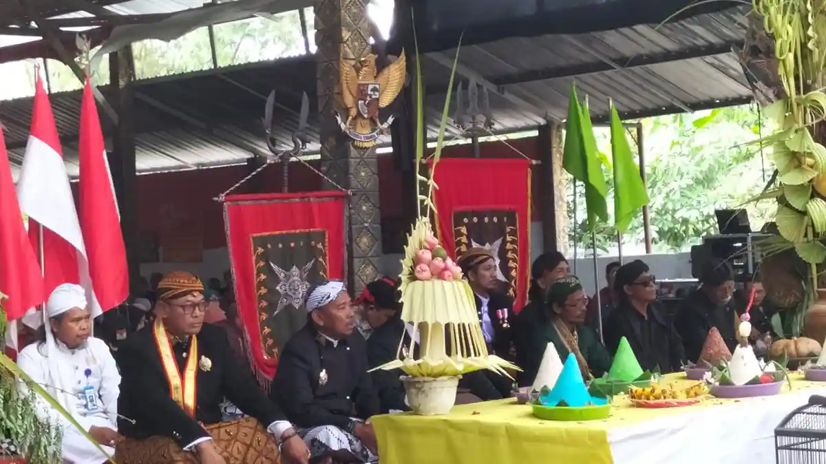 Mengambil Pelajaran Kehidupan Para Wali Adalah Manfaat Ziarah ke Makam Wali