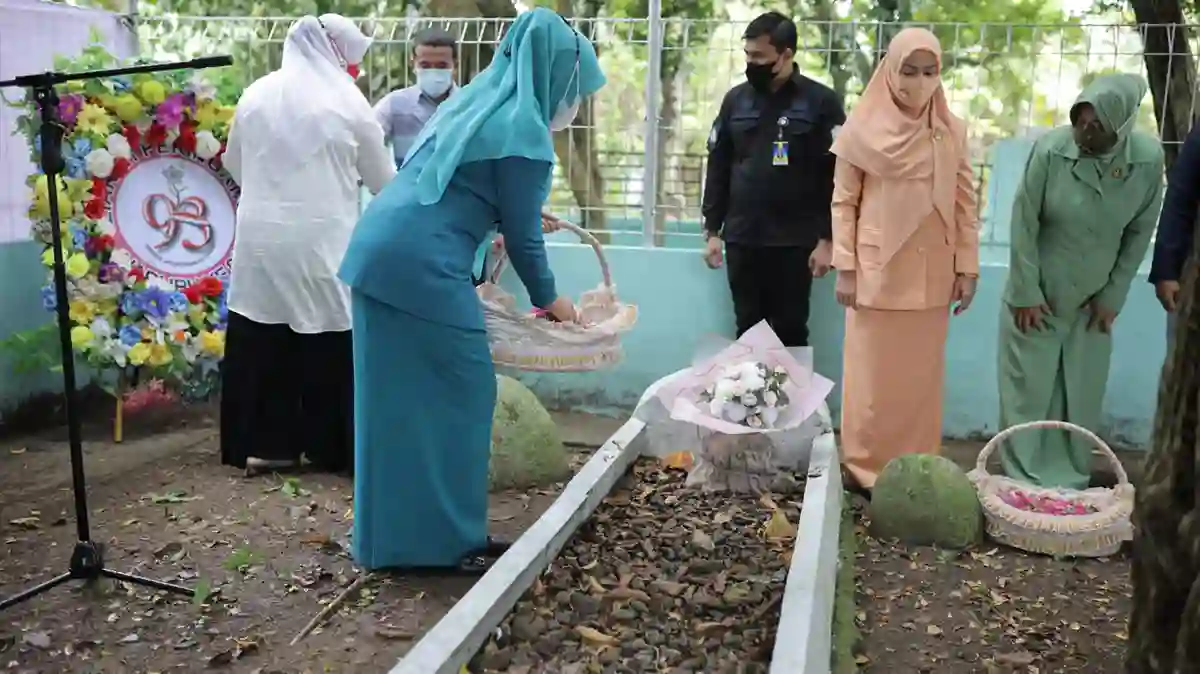 Panduan dalam Ziarah ke Makam Ibu