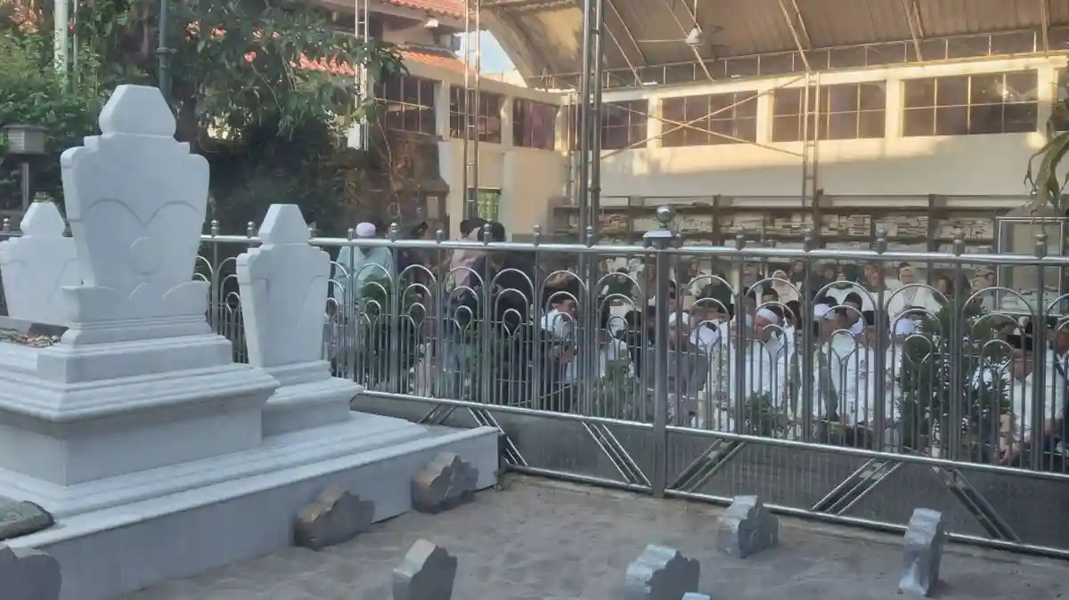 Pentingnya Ziarah Makam Wali di Surabaya