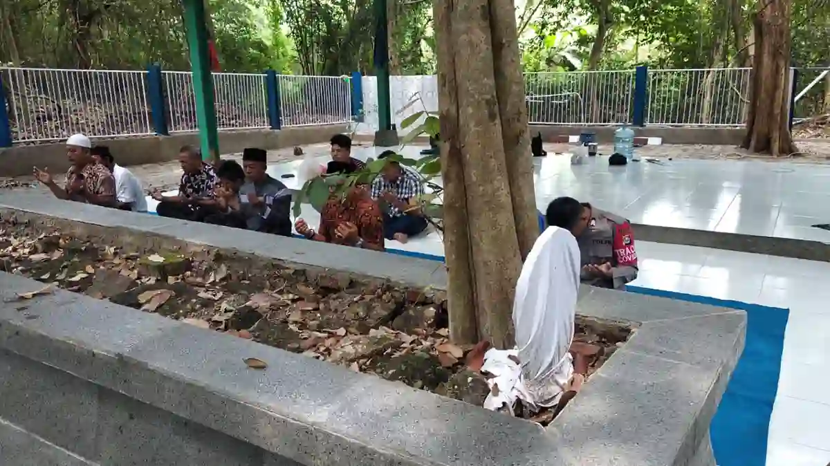 Tradisi Ziarah di Purwakarta